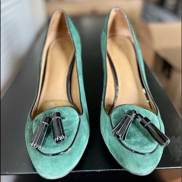 Ann Taylor suede pumps with tassels - Picture 2 of 4